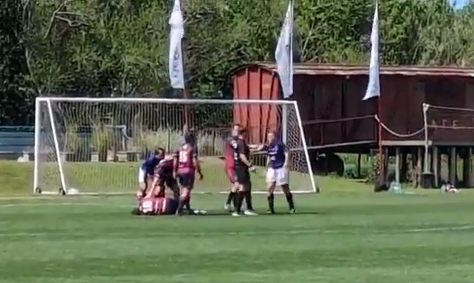 但他在一次, FC, 黄的一页 但他在一次, FC, 黄的一页